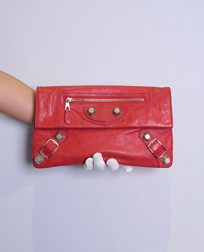 Giant 21 Envelope Clutch, front view
